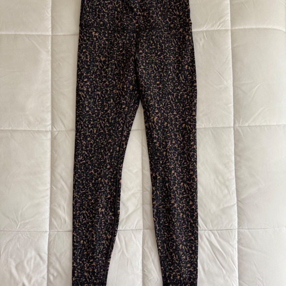 Lululemon Wunder Train 28” - Like New - Picture 2 of 5